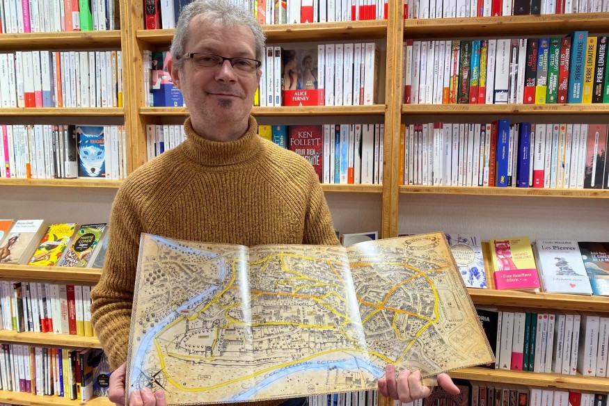 Une carte de Parthenay qui met en valeur le patrimoine de la ville.