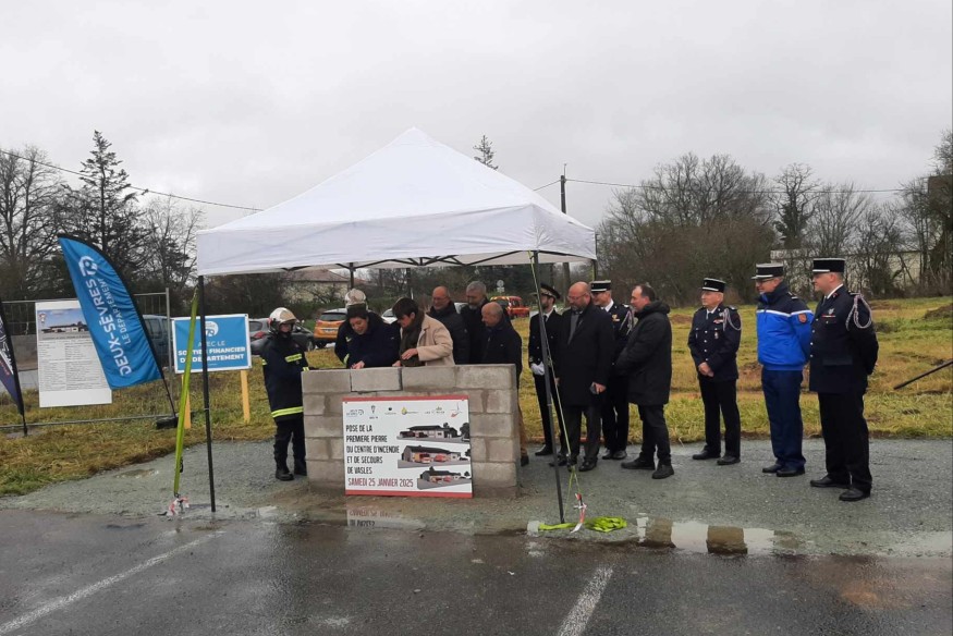 Pose de la première pierre du nouveau centre d'incendie et de secours à Vasles